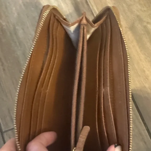 Michael Kors Brown Wallet with Gold Zipper - Picture 3 of 6